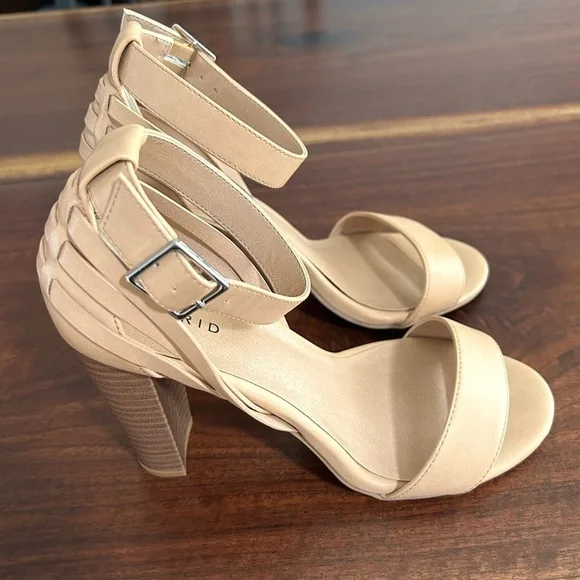 🌷 Torrid Nude Woven Platform Heel Ankle Strap Sandals Size 9.5W - Picture 1 of 9